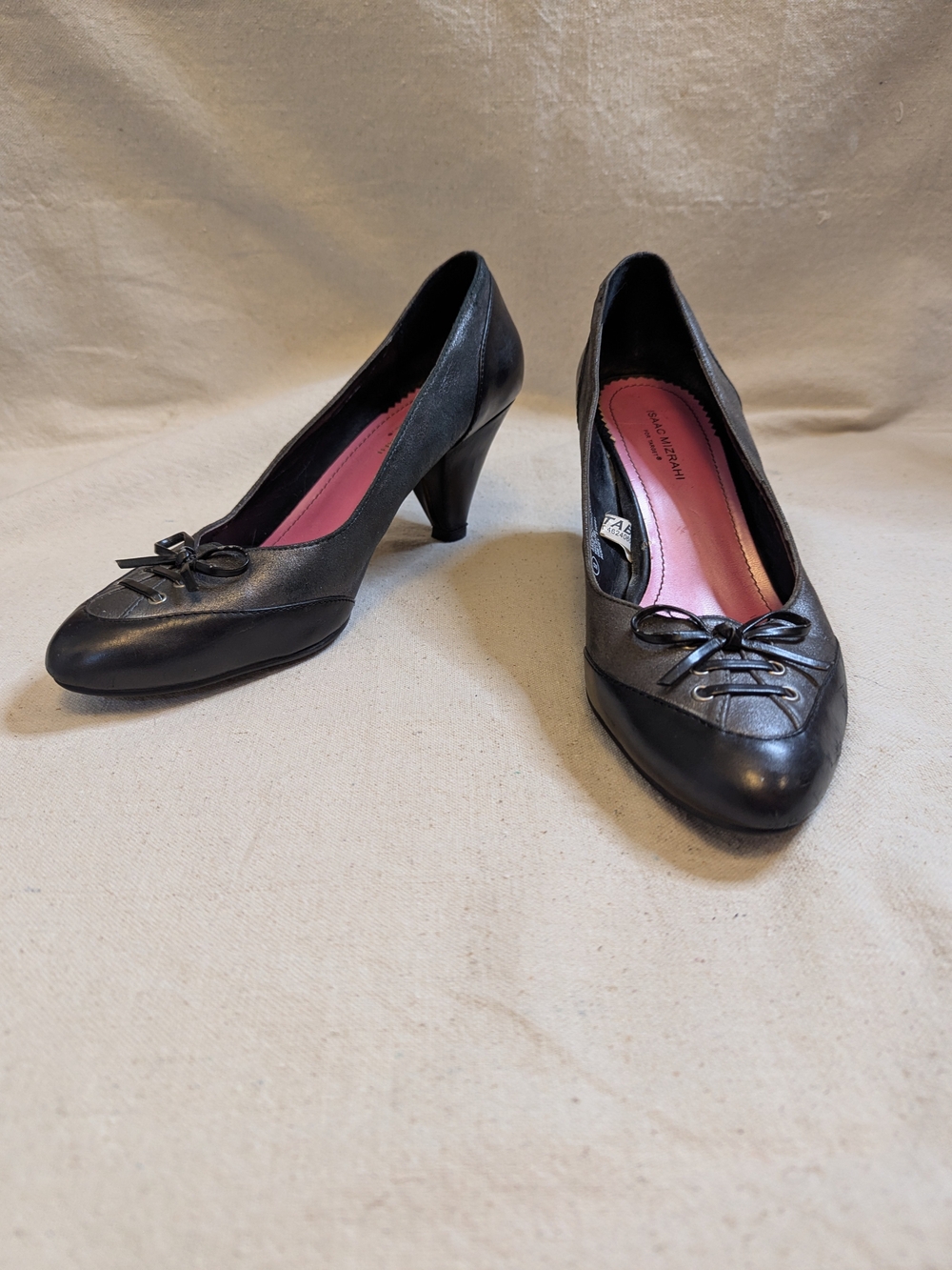 Isaac Mizrahi Black And Gray Leather Bow-Accent Mid Heels